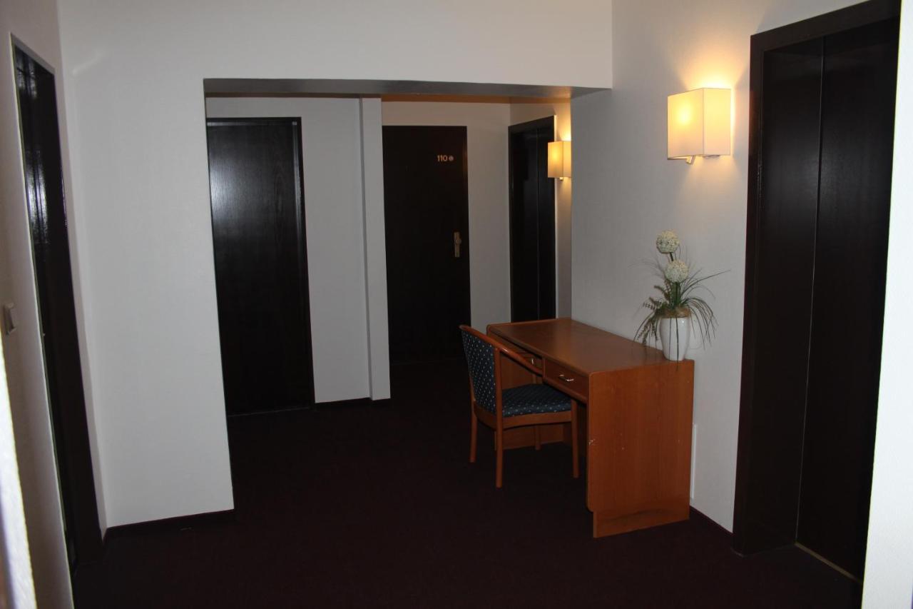 Stadt-Gut-Hotel Zum Rathaus Oberhausen  Exterior photo