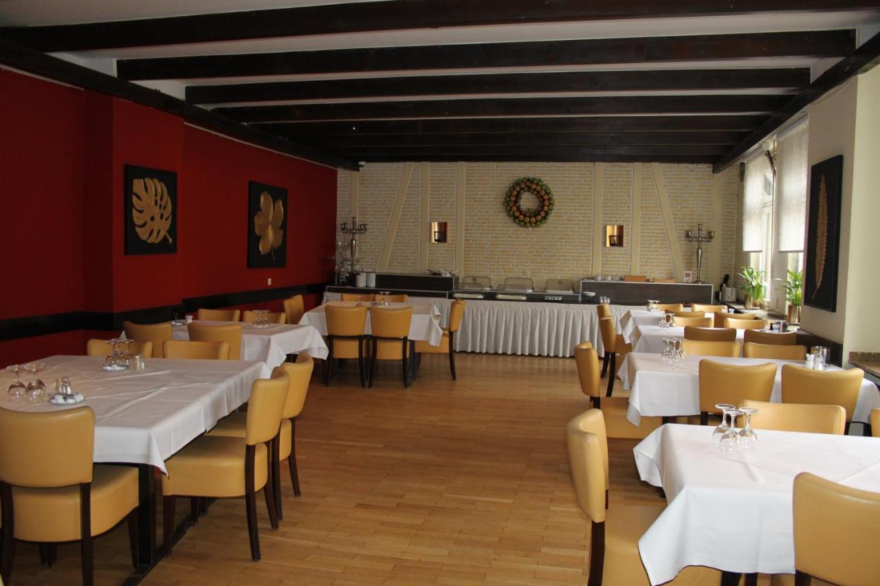 Stadt-Gut-Hotel Zum Rathaus Oberhausen  Exterior photo